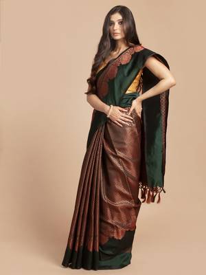 HOUSE OF BEGUM Women's Dark Green Kubera Pattu Silk Saree With Blouse Piece 3