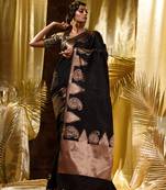 HOUSE OF BEGUMs Women's Handloom Black Thanjavur Silk Saree with blouse piece