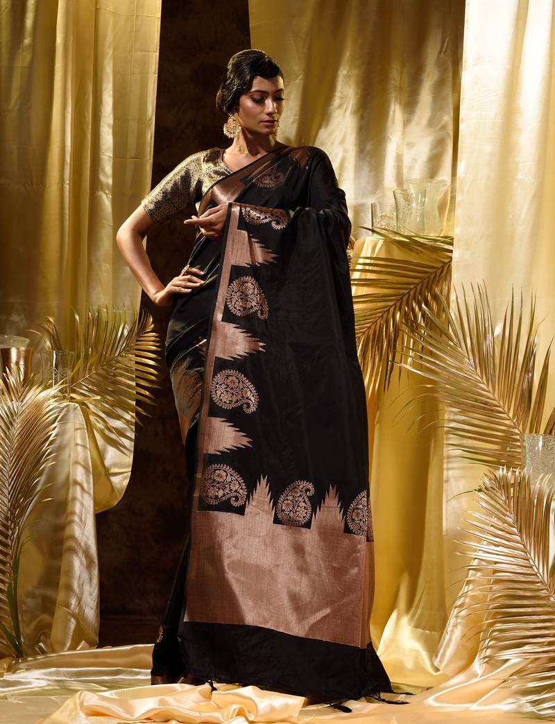 HOUSE OF BEGUMs Women's Handloom Black Thanjavur Silk Saree with blouse piece