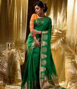 HOUSE OF BEGUMs Women's Handloom Green Thanjavur Silk Saree with blouse piece