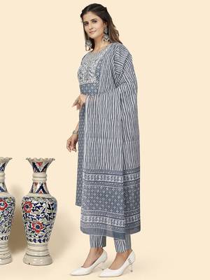 Vbuyz Women'S Print & Embroidered Straight Rayon Grey Stitched Kurta Pant With Dupatta 4