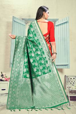 Green Printed Silk Blend Saree With Blouse 4