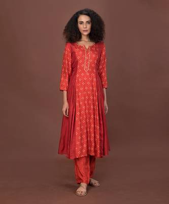 Red Panelled Kurta Set 3