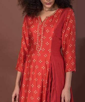 Red Panelled Kurta Set 4