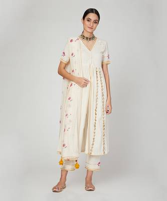 White Lotus Cape Pant Dupatta Set 1
