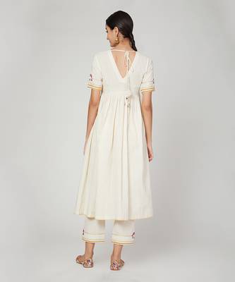 White Lotus Cape Pant Dupatta Set 2