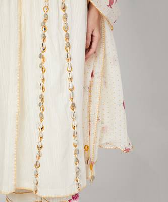 White Lotus Cape Pant Dupatta Set 4