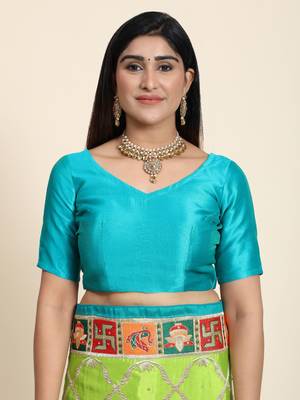 Green embroidered silk blend saree with blouse 4