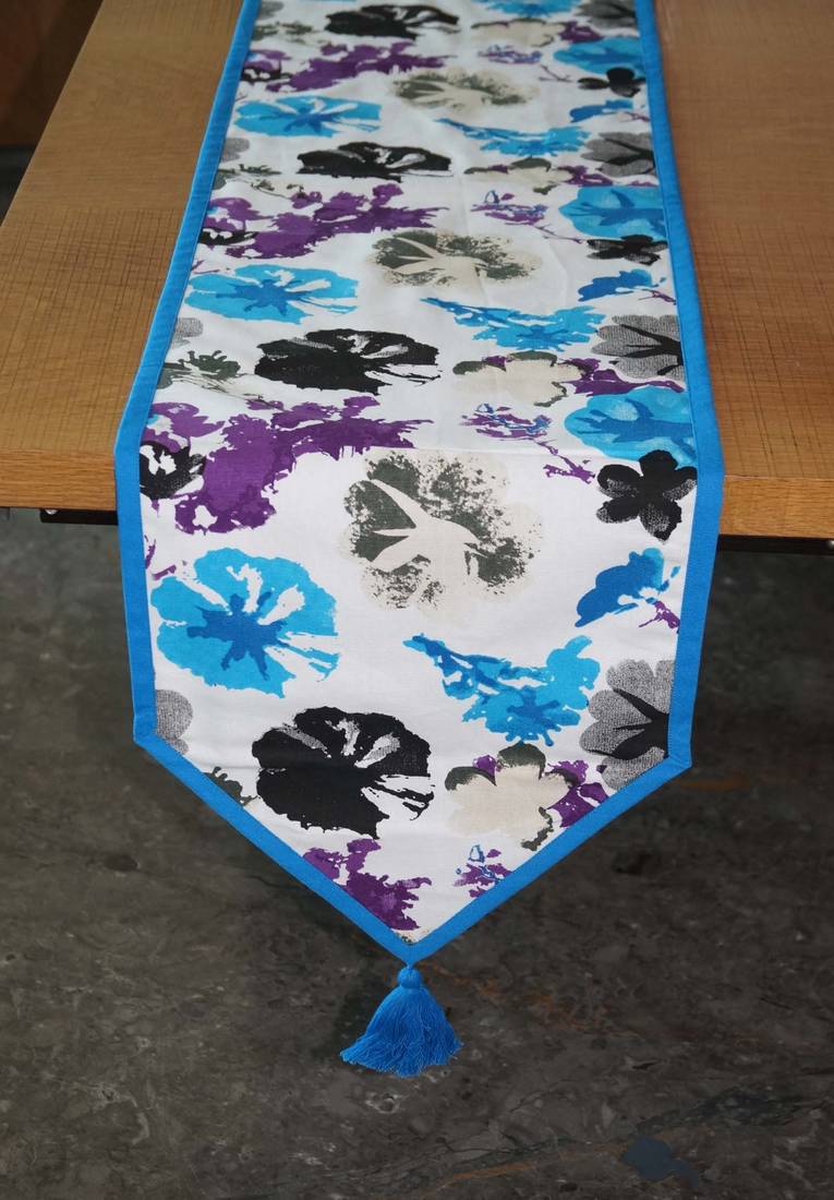 Lushomes Watercolor Printed 4 Seater Table Linen Set (1 Table Cloth 60 x 60 inches + 1 Runner + 4 Napkins)