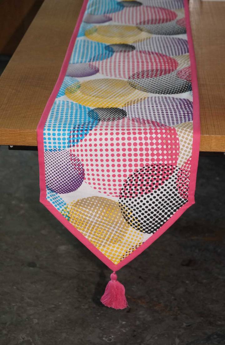 LUSHOMES Circles Printed 6 Seater Table Linen Set (1 Table Cloth 60 x 90 inches + 1 Runner + 6 Napkins)