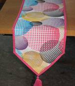 LUSHOMES Circles Printed 6 Seater Table Linen Set (1 Table Cloth 60 x 90 inches + 1 Runner + 6 Napkins)