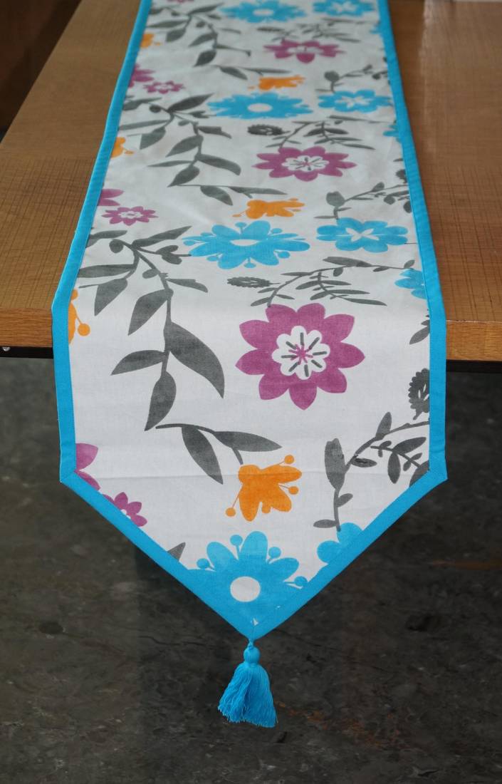 Lushomes Flower Printed 6 Seater Table Linen Set (1 Table Cloth 60 x 90 inches + 1 Runner + 6 Napkins)