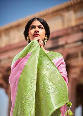 Pink woven silk saree with blouse 3
