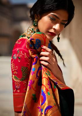 Green woven silk saree with blouse 3