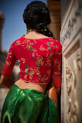 Green woven silk saree with blouse 4