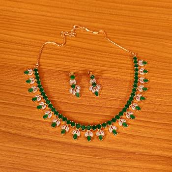 Green emerald  necklace-sets 1