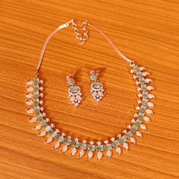 Green emerald  necklace-sets 1