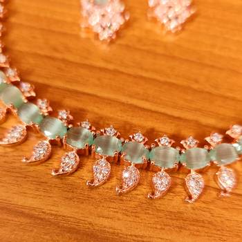 Green emerald  necklace-sets 2