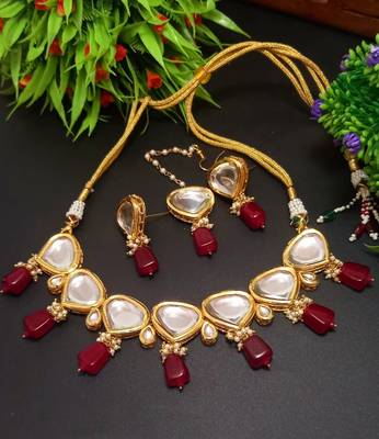 Red necklaces 1
