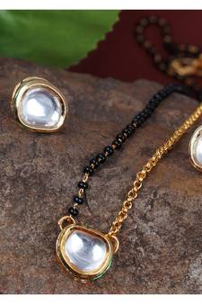 Gold mangalsutra