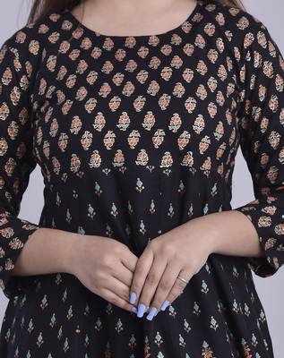 ftDiva Women Paisley Anarkali Kurta in Black 4