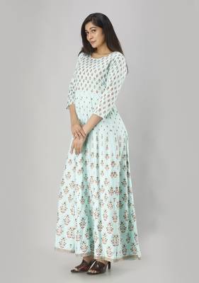 Women Paisley Anarkali Kurta in Light Green 1