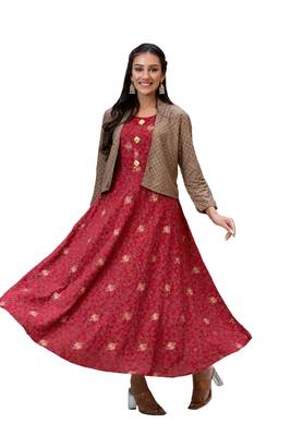 Women Floral Anarkali Jacketed Kurta in Maroon 2