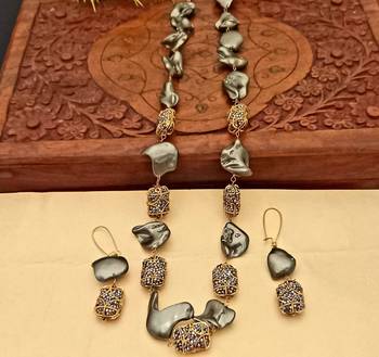 Multicolor Handmade Loop Fitting Shell & American Diamond Beaded Designer Necklace for Women Wedding 1