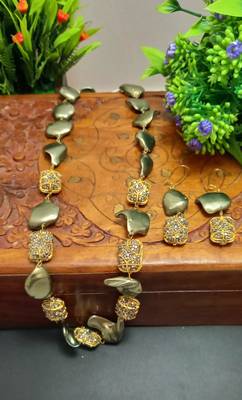 Multicolor Handmade Loop Fitting Shell & American Diamond Beaded Designer Necklace for Women Wedding 2