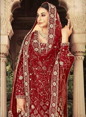 Heavy Bridal Designer Net With Thread Zari And Sequence Work Gown 4