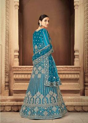 Heavy Bridal Designer Net With Thread Zari And Sequence Work Gown 2