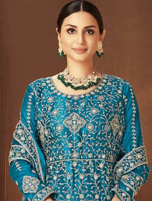 Heavy Bridal Designer Net With Thread Zari And Sequence Work Gown 3