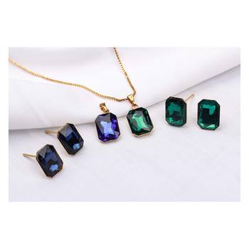 Green necklaces 2