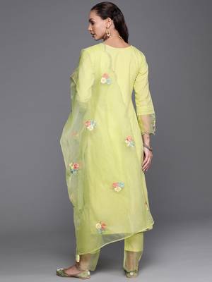 Indo Era Green Floral Embroidered Straight Kurta Trouser With Dupatta Set 2