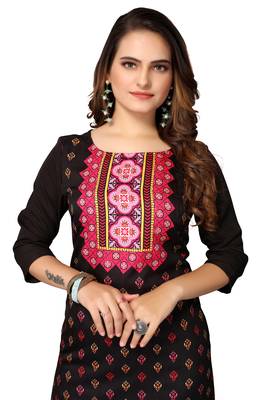 Mohvogue Women's Black Printed Poly Crepe Kurta. 5