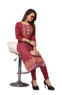 Mohvogue Women's Maroon Printed Poly Crepe Kurta. 5
