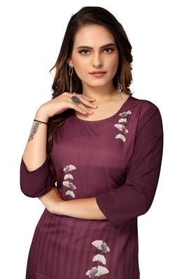 Mohvogue Women's Maroon Floral Print Poly Crepe Kurta. 1