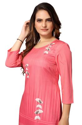 Mohvogue Women's Pink Floral Print Poly Crepe Kurta. 1