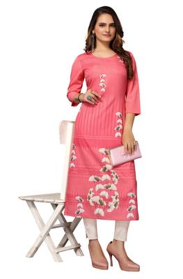 Mohvogue Women's Pink Floral Print Poly Crepe Kurta. 5
