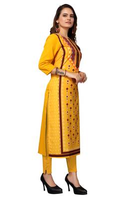 Mohvogue Women's Mustard Geometric Print Poly Crepe Kurta. 4
