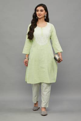Green Lucknowi Chikankari Khadi Cotton Straight 3/4 th sleeves kurta set for Women 1