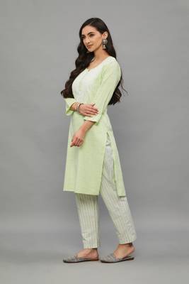 Green Lucknowi Chikankari Khadi Cotton Straight 3/4 th sleeves kurta set for Women 2