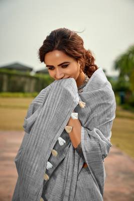 Grey plain linen saree with blouse 2