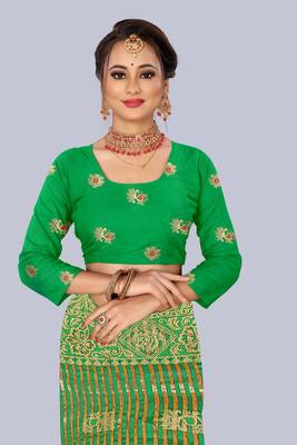 Dark pink embroidered banarasi saree with blouse 5