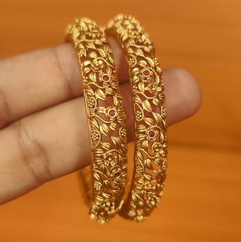 Gold bangles-and-bracelets 2