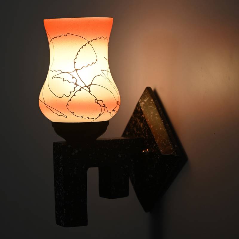 Marvel Design Stylish Black White Wood Wall Lamp/ Light Of Colorful