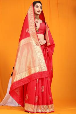 Red hand woven banarasi saree with blouse 2