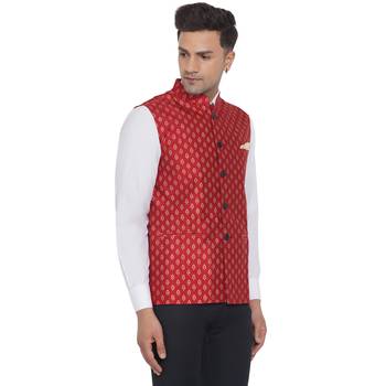 Red printed banarasi nehru-jacket 3