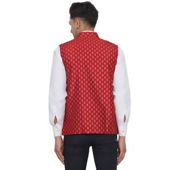 Red printed banarasi nehru-jacket 5