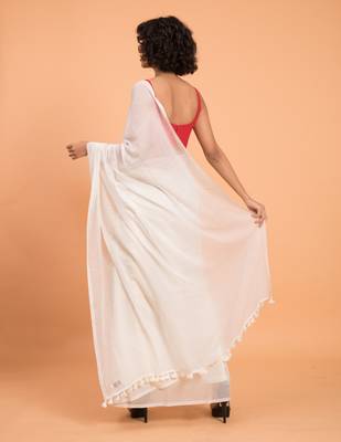Suta Women White Solid Pure Cotton Saree 4